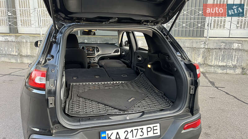 Внедорожник / Кроссовер Jeep Cherokee 2014 в Киеве