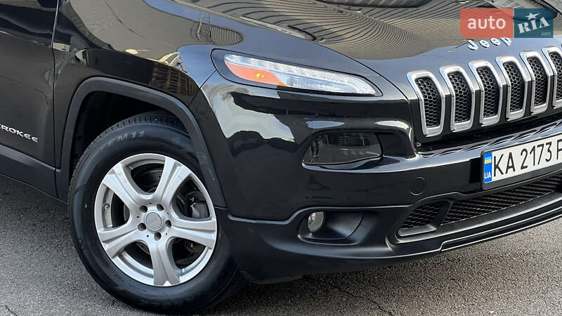 Внедорожник / Кроссовер Jeep Cherokee 2014 в Киеве