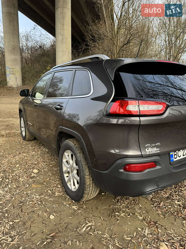 Внедорожник / Кроссовер Jeep Cherokee 2016 в Ивано-Франковске