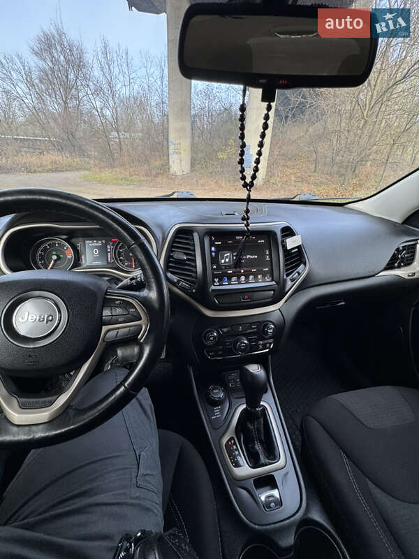 Внедорожник / Кроссовер Jeep Cherokee 2016 в Ивано-Франковске
