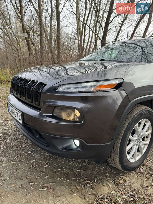 Внедорожник / Кроссовер Jeep Cherokee 2016 в Ивано-Франковске