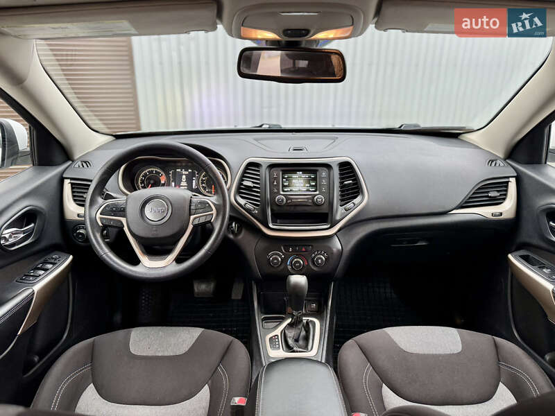 Внедорожник / Кроссовер Jeep Cherokee 2017 в Киеве