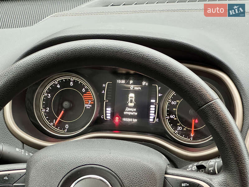 Внедорожник / Кроссовер Jeep Cherokee 2017 в Киеве