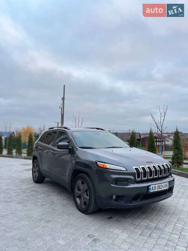 Внедорожник / Кроссовер Jeep Cherokee 2016 в Виннице