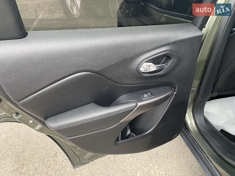 Внедорожник / Кроссовер Jeep Cherokee 2020 в Киеве фото 22 Внедорожник / Кроссовер Jeep Cherokee 2020 в Киеве