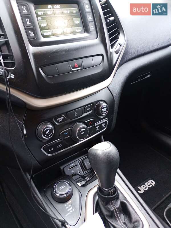 Внедорожник / Кроссовер Jeep Cherokee 2014 в Чернигове
