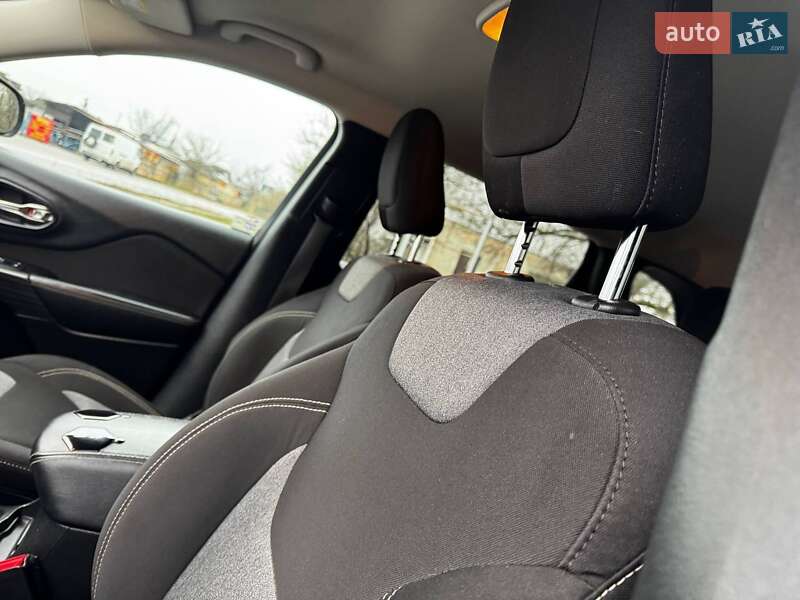 Позашляховик / Кросовер Jeep Cherokee 2015 в Охтирці