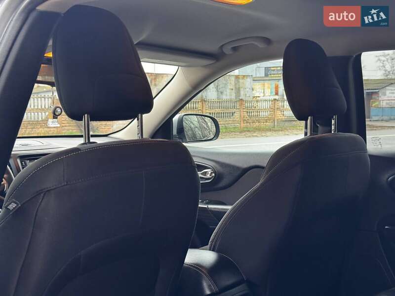 Позашляховик / Кросовер Jeep Cherokee 2015 в Охтирці