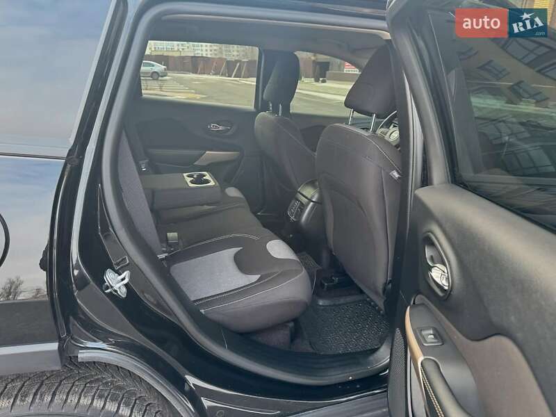 Внедорожник / Кроссовер Jeep Cherokee 2017 в Львове