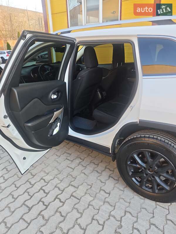 Внедорожник / Кроссовер Jeep Cherokee 2017 в Львове