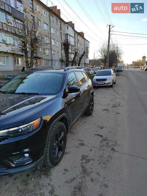 Внедорожник / Кроссовер Jeep Cherokee 2018 в Коростышеве
