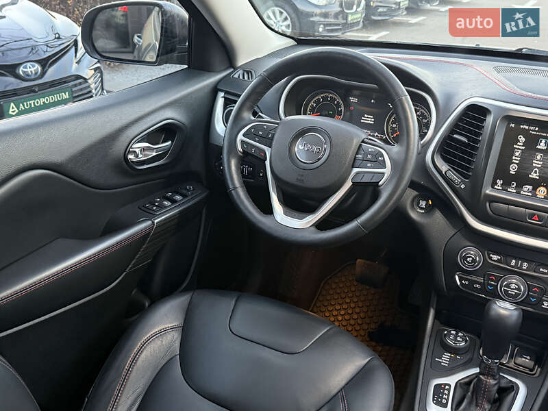 Внедорожник / Кроссовер Jeep Cherokee 2014 в Киеве