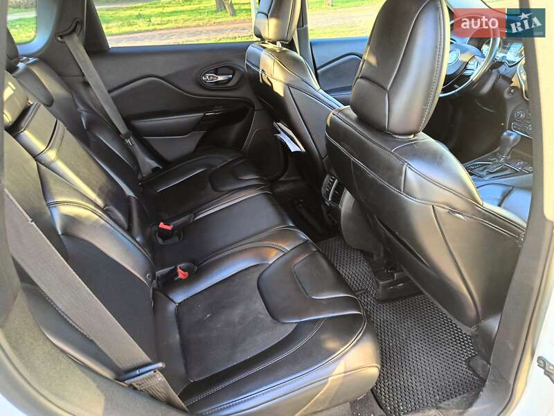 Внедорожник / Кроссовер Jeep Cherokee 2018 в Вышгороде