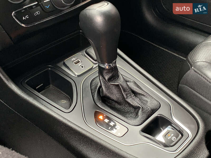 Внедорожник / Кроссовер Jeep Cherokee 2021 в Бердичеве