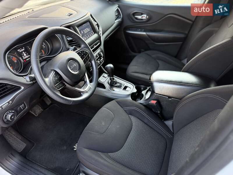Внедорожник / Кроссовер Jeep Cherokee 2019 в Львове
