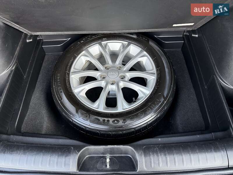 Внедорожник / Кроссовер Jeep Cherokee 2019 в Львове