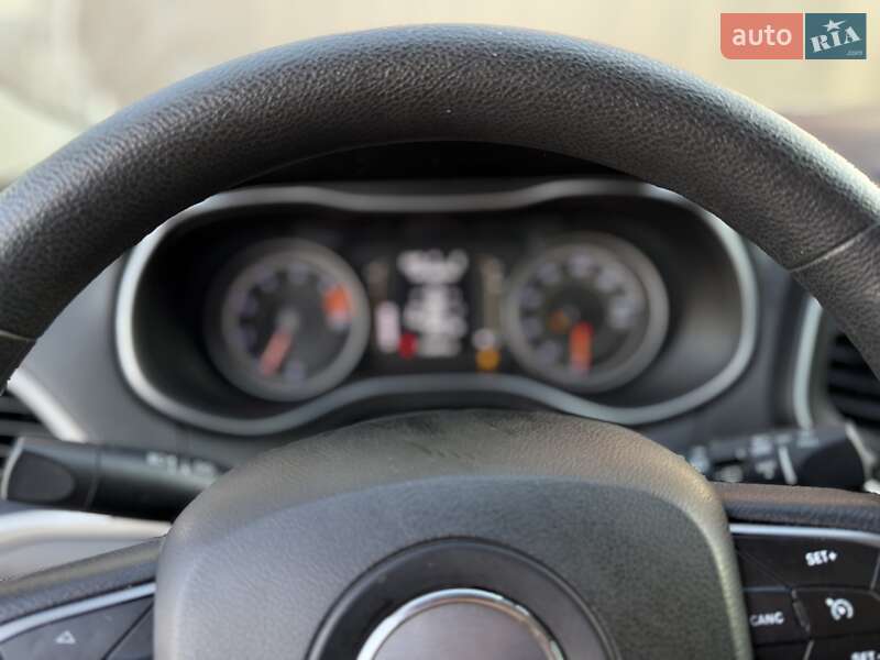 Внедорожник / Кроссовер Jeep Cherokee 2019 в Львове