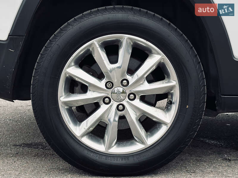 Внедорожник / Кроссовер Jeep Cherokee 2015 в Кременчуге