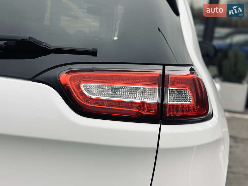 Внедорожник / Кроссовер Jeep Cherokee 2015 в Кременчуге