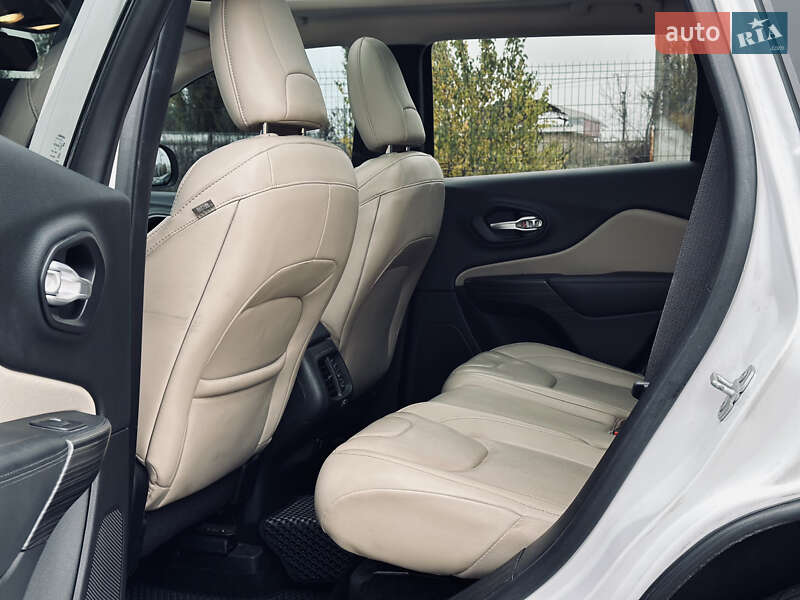 Внедорожник / Кроссовер Jeep Cherokee 2015 в Кременчуге