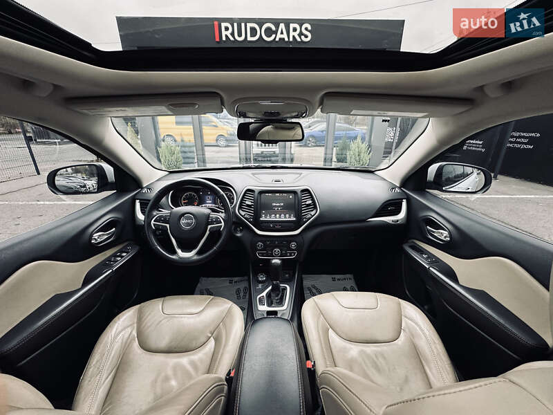 Внедорожник / Кроссовер Jeep Cherokee 2015 в Кременчуге