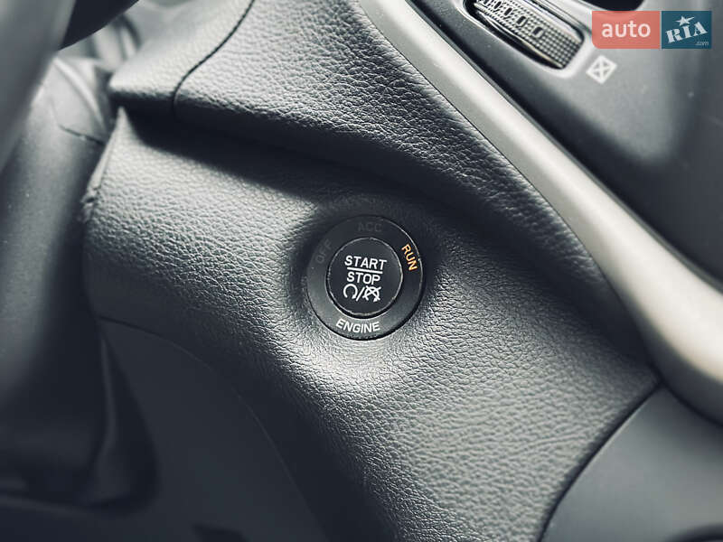 Внедорожник / Кроссовер Jeep Cherokee 2015 в Кременчуге