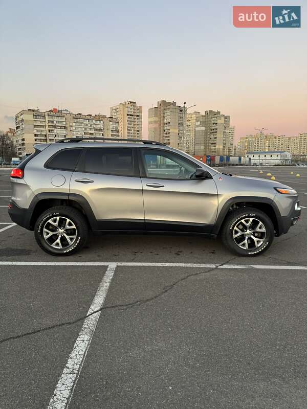Внедорожник / Кроссовер Jeep Cherokee 2016 в Киеве фото 9 Внедорожник / Кроссовер Jeep Cherokee 2016 в Киеве