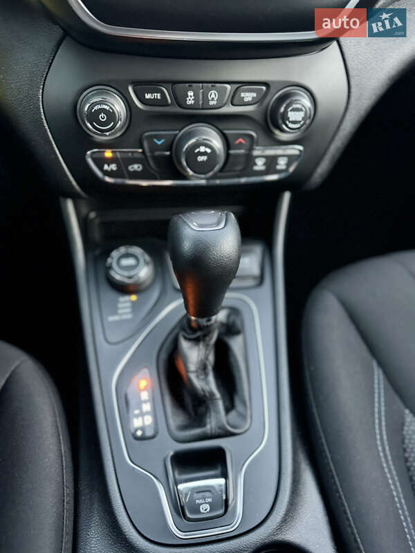 Позашляховик / Кросовер Jeep Cherokee 2019 в Львові