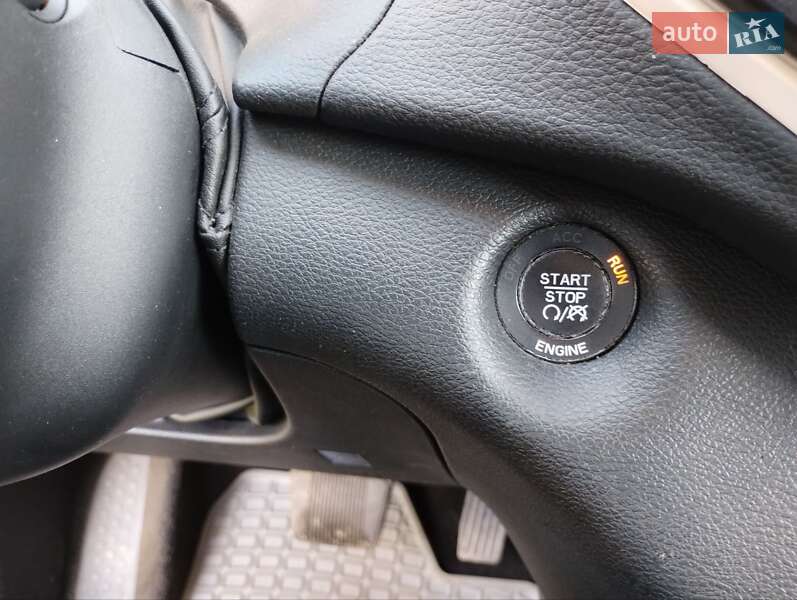 Внедорожник / Кроссовер Jeep Cherokee 2015 в Андрушевке