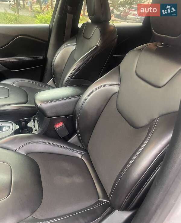 Внедорожник / Кроссовер Jeep Cherokee 2020 в Киеве