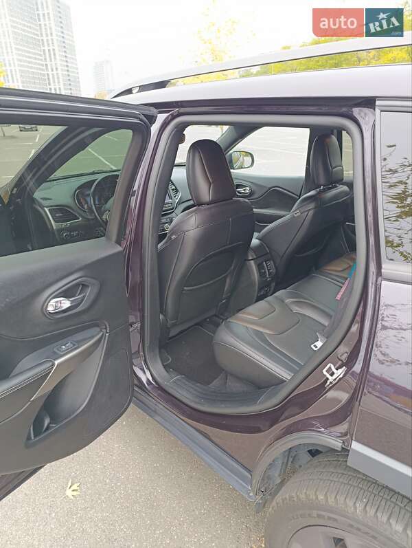 Внедорожник / Кроссовер Jeep Cherokee 2021 в Киеве