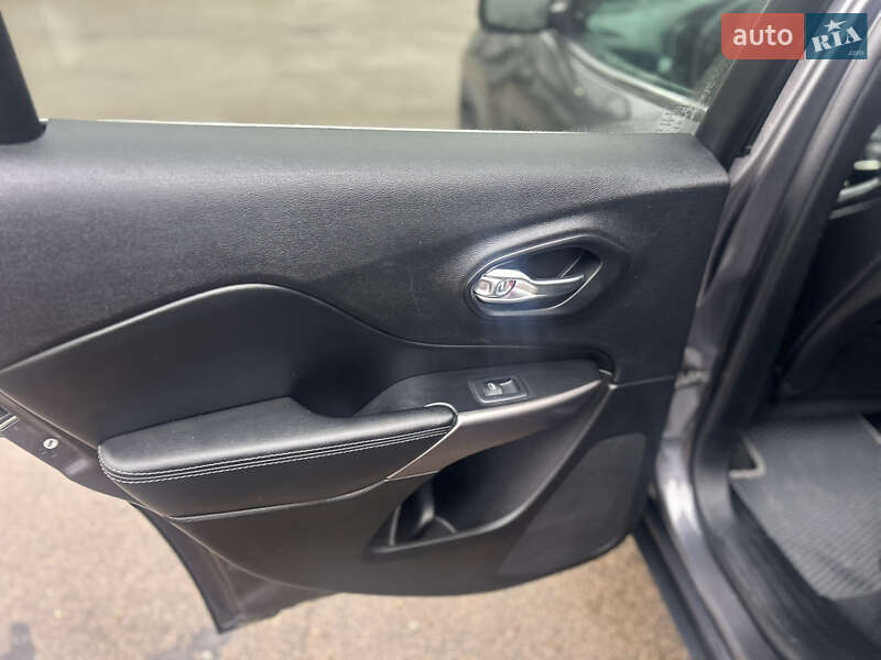 Позашляховик / Кросовер Jeep Cherokee 2020 в Переяславі