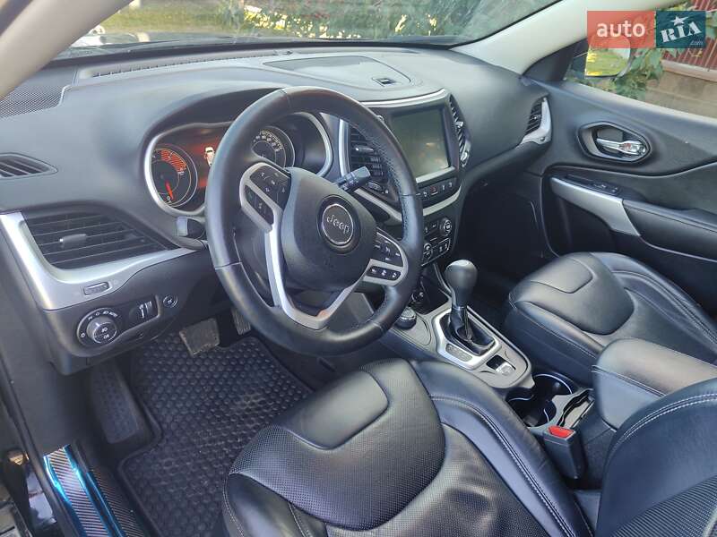 Внедорожник / Кроссовер Jeep Cherokee 2016 в Киеве