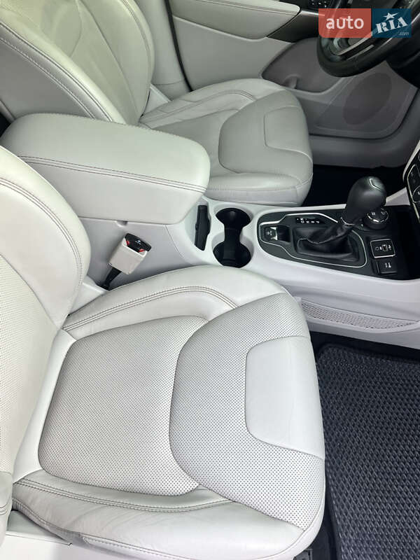 Внедорожник / Кроссовер Jeep Cherokee 2020 в Харькове