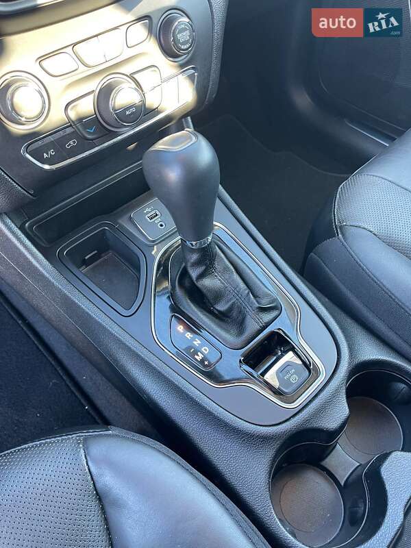 Внедорожник / Кроссовер Jeep Cherokee 2019 в Львове