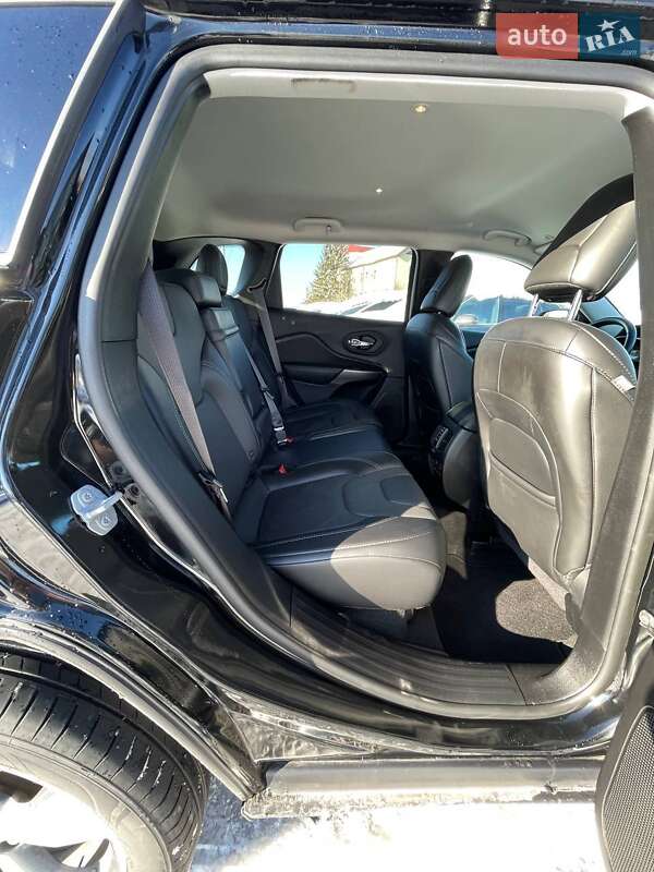 Внедорожник / Кроссовер Jeep Cherokee 2019 в Львове