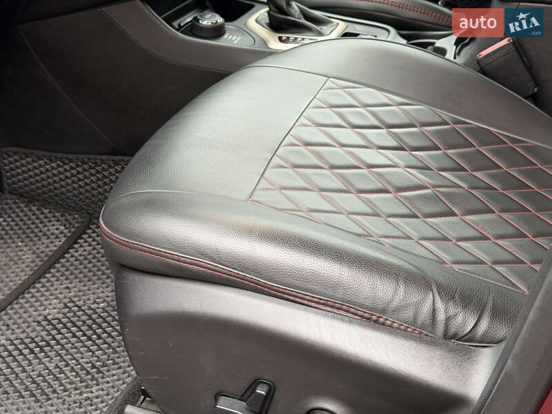 Внедорожник / Кроссовер Jeep Cherokee 2015 в Виннице