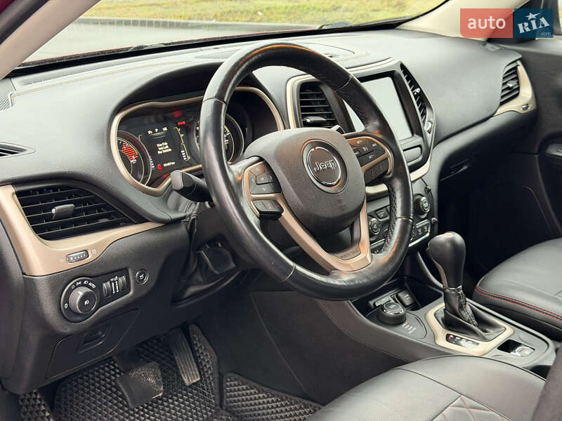 Внедорожник / Кроссовер Jeep Cherokee 2015 в Виннице