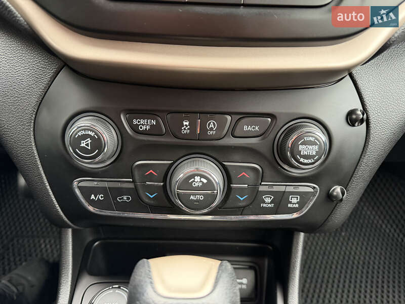 Внедорожник / Кроссовер Jeep Cherokee 2015 в Виннице