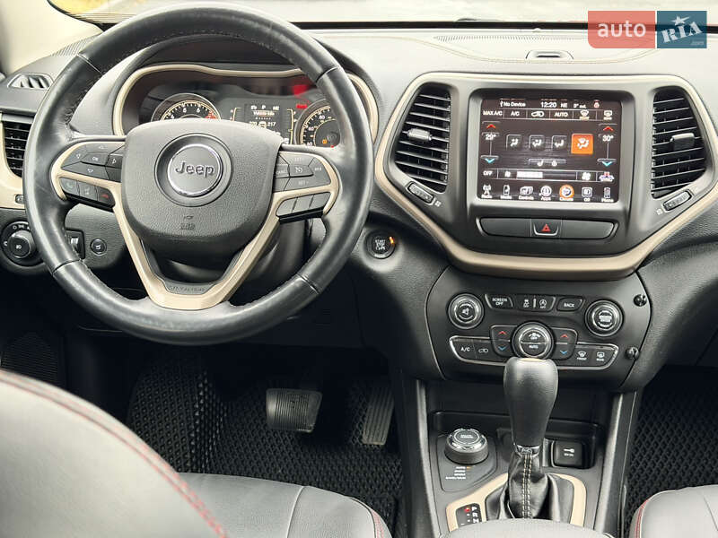 Внедорожник / Кроссовер Jeep Cherokee 2015 в Виннице