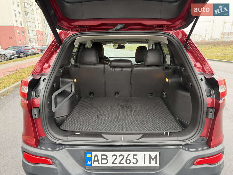 Внедорожник / Кроссовер Jeep Cherokee 2015 в Виннице