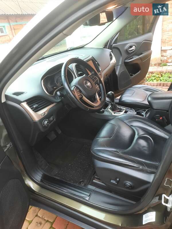 Внедорожник / Кроссовер Jeep Cherokee 2015 в Сумах