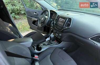 Внедорожник / Кроссовер Jeep Cherokee 2018 в Гайвороне