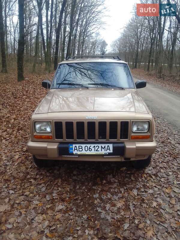 Внедорожник / Кроссовер Jeep Cherokee 1998 в Гайсине