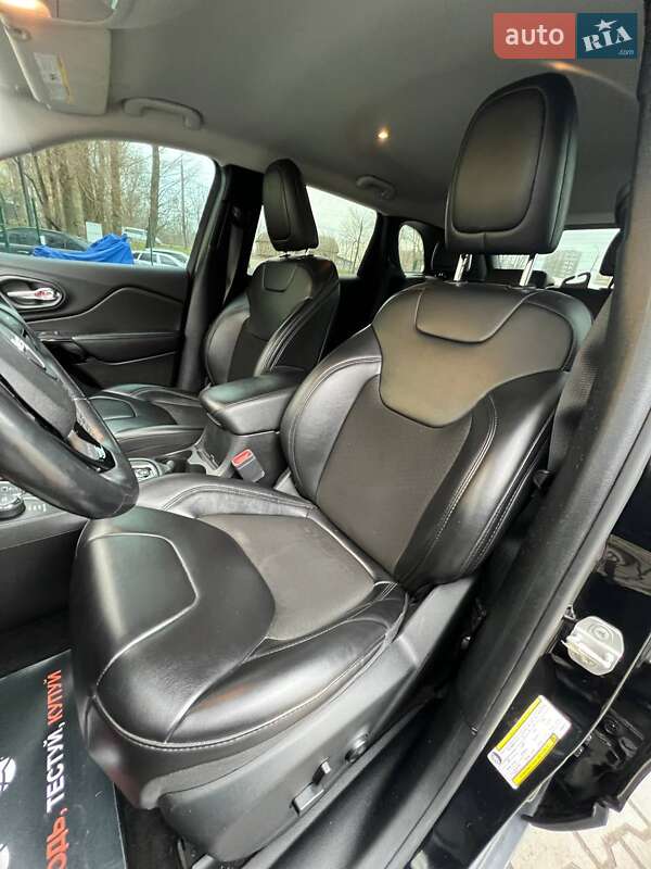 Внедорожник / Кроссовер Jeep Cherokee 2020 в Хмельницком