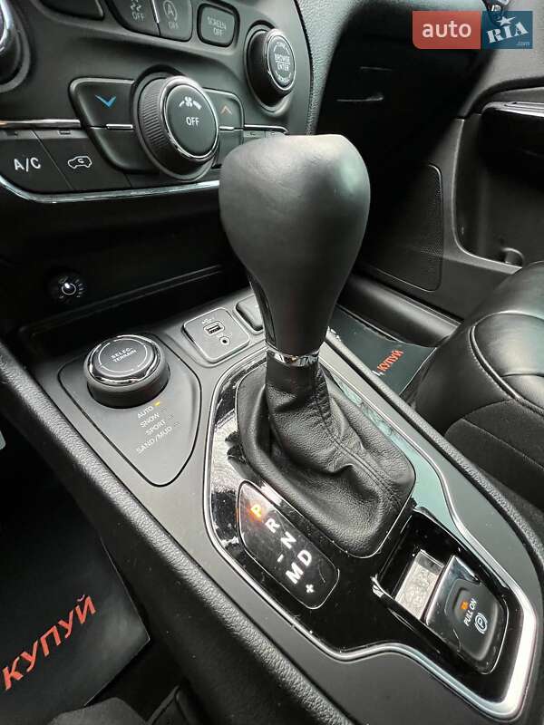 Внедорожник / Кроссовер Jeep Cherokee 2020 в Хмельницком