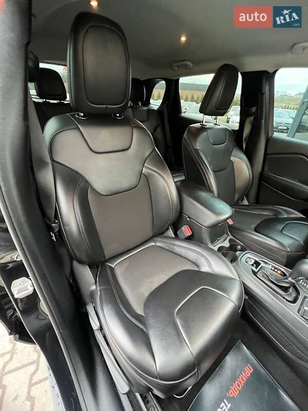 Внедорожник / Кроссовер Jeep Cherokee 2020 в Хмельницком