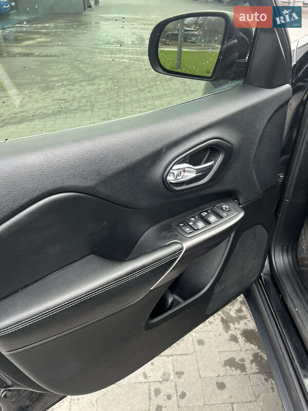 Позашляховик / Кросовер Jeep Cherokee 2019 в Лубнах