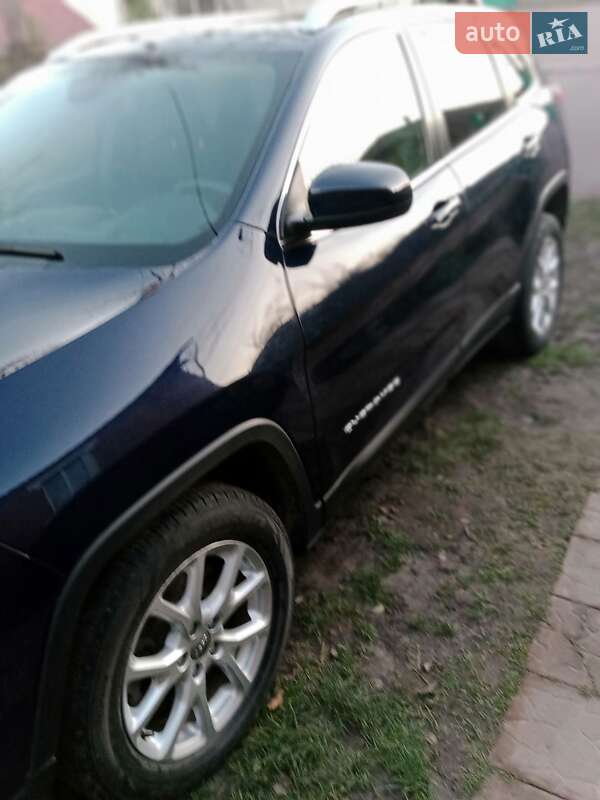 Внедорожник / Кроссовер Jeep Cherokee 2015 в Ромнах