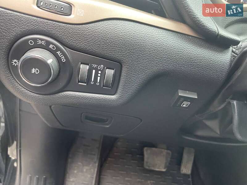 Внедорожник / Кроссовер Jeep Cherokee 2016 в Днепре